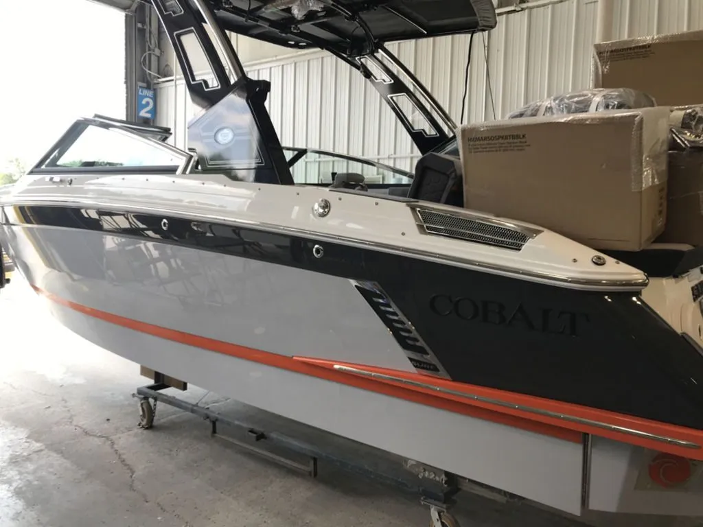 2023 Cobalt Boats R4 Surf