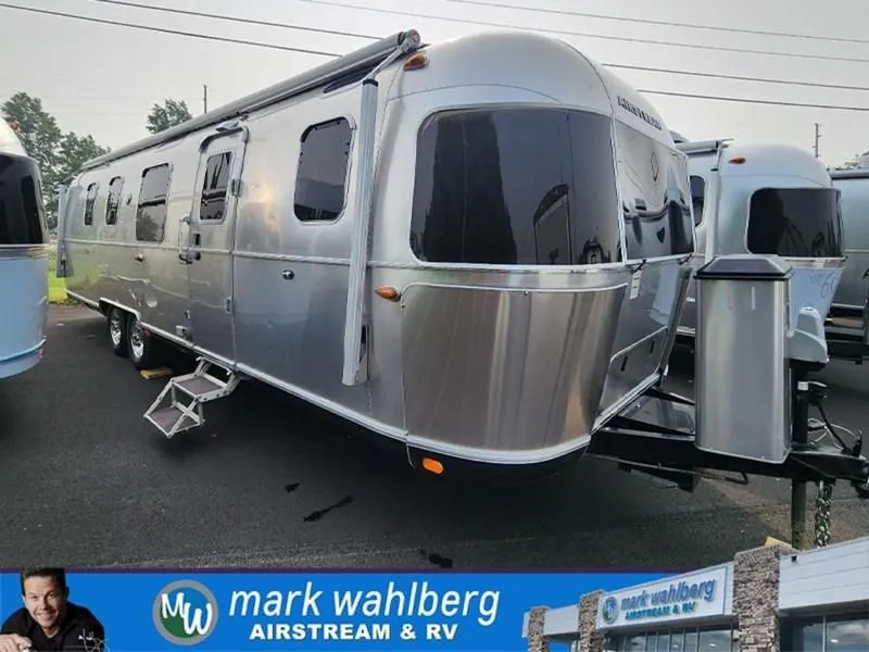 2018 Airstream Classic 33FB