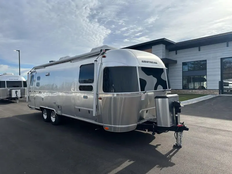 2021 Airstream Globetrotter 27FB Twin