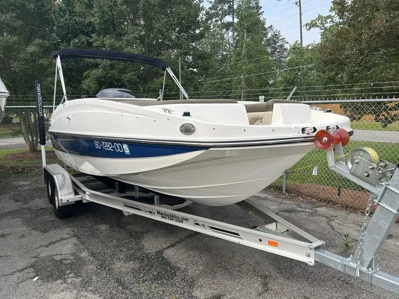 2015 Bayliner 190 Deck Boat