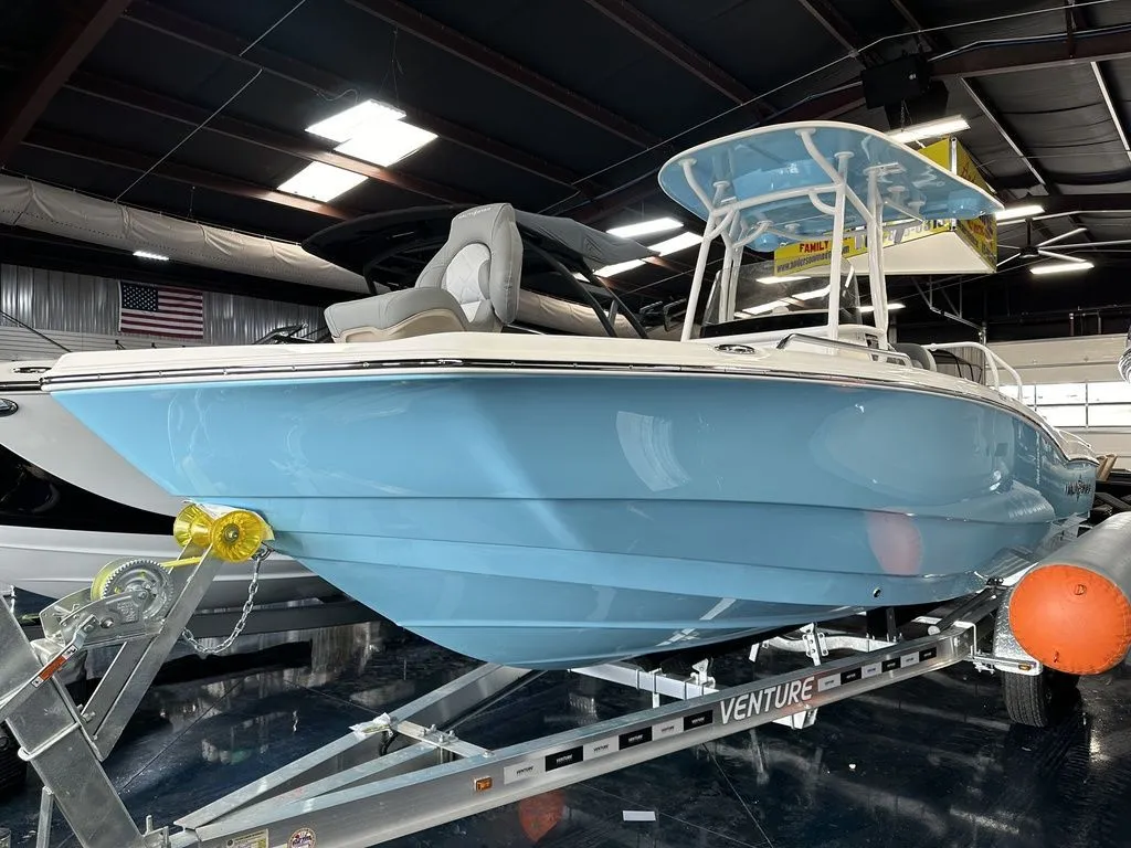 2024 NauticStar 231 Hybrid