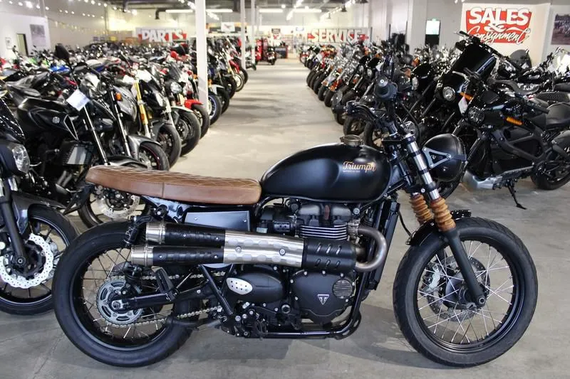 2019 Triumph Street Scrambler Matt Khaki and Aluminum Silver