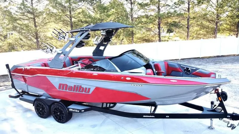 2019 Malibu Boats 25 LSV in Broadway, NC