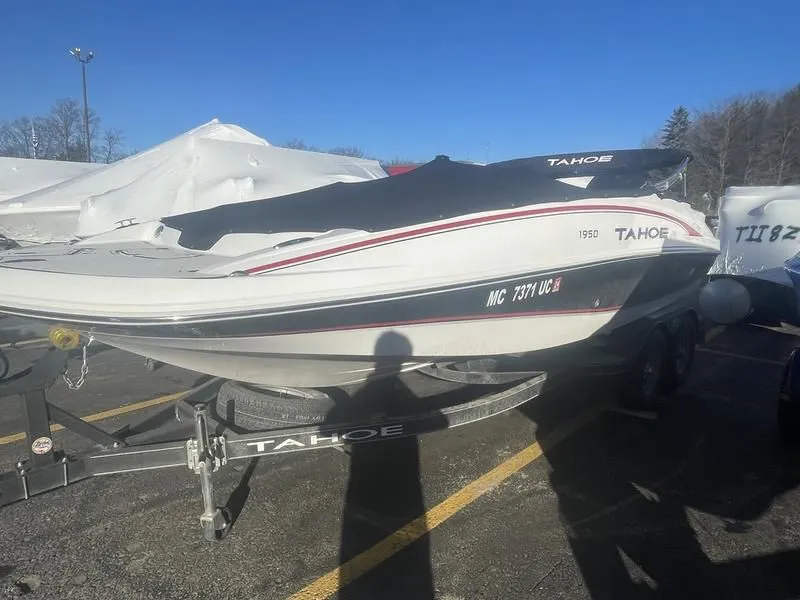 2017 Tahoe 19' Deck Boat