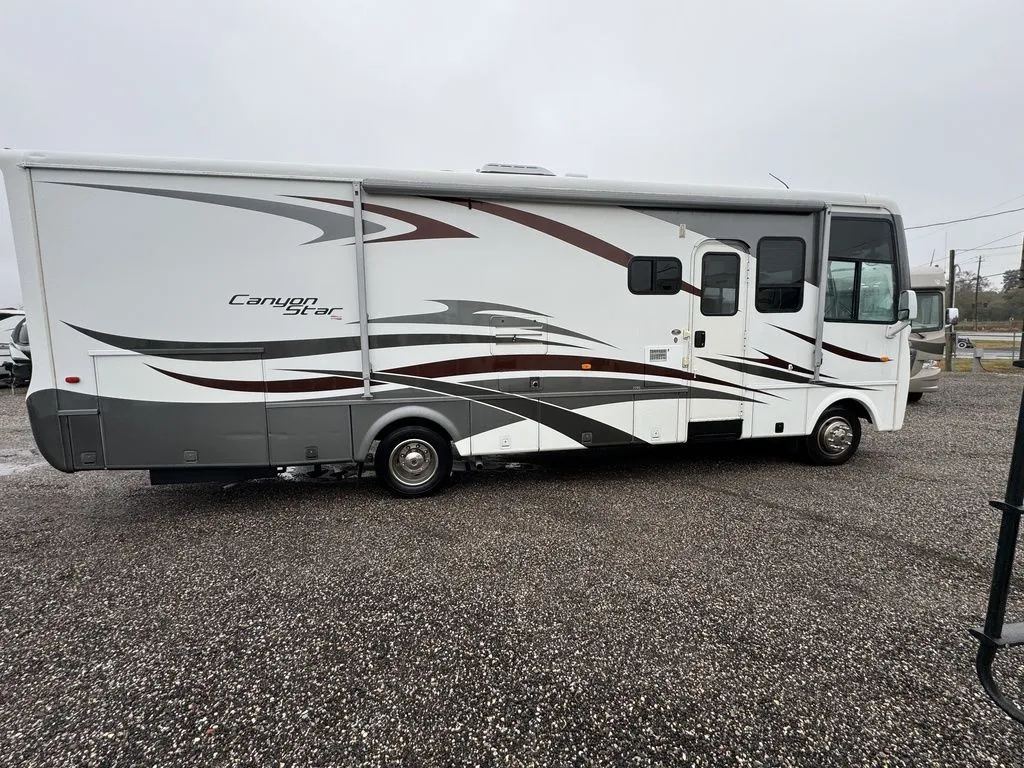 2007 Newmar Canyon Star 3205