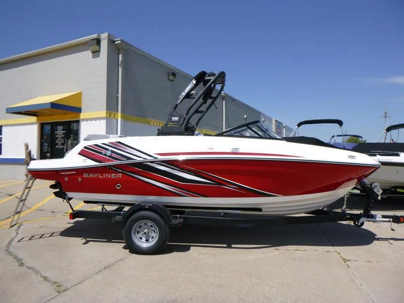 2024 Bayliner VR5 Bowrider