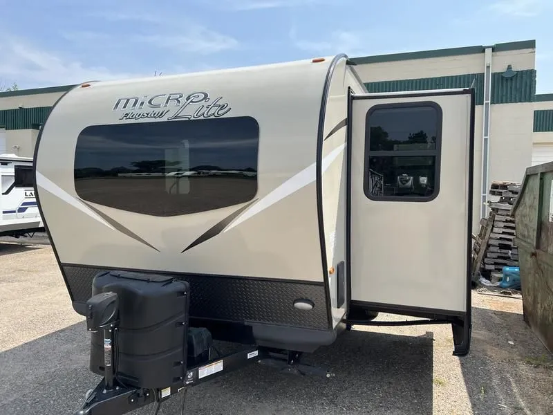 2021 Forest River Flagstaff Micro Lite 25FKS