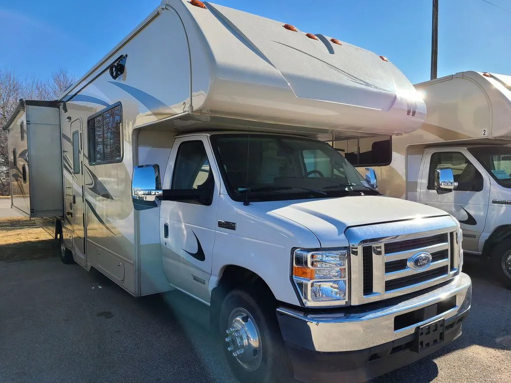 2022 Winnebago 331H