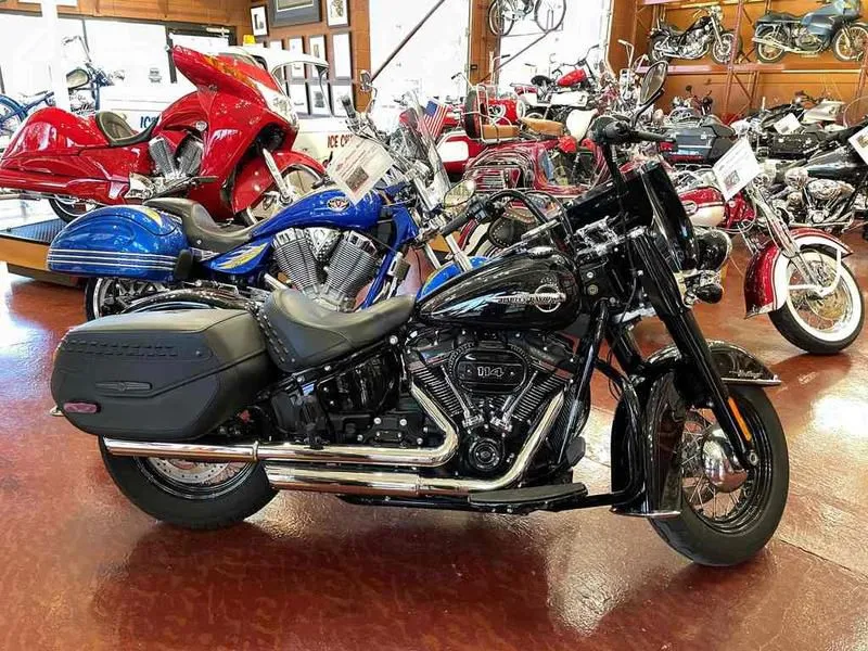 2019 Harley-Davidson FLHCS - Heritage Classic 114