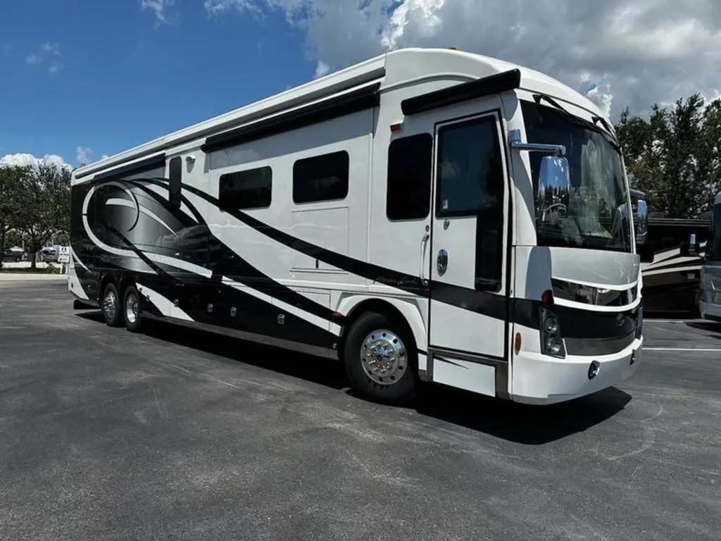 2016 American Coach 45T