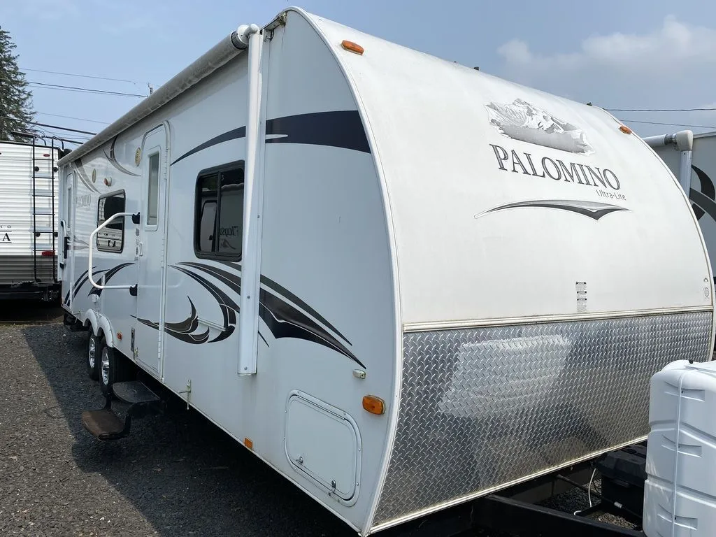 2011 Palomino Thoroughbred Travel Trailers T-26 FBS