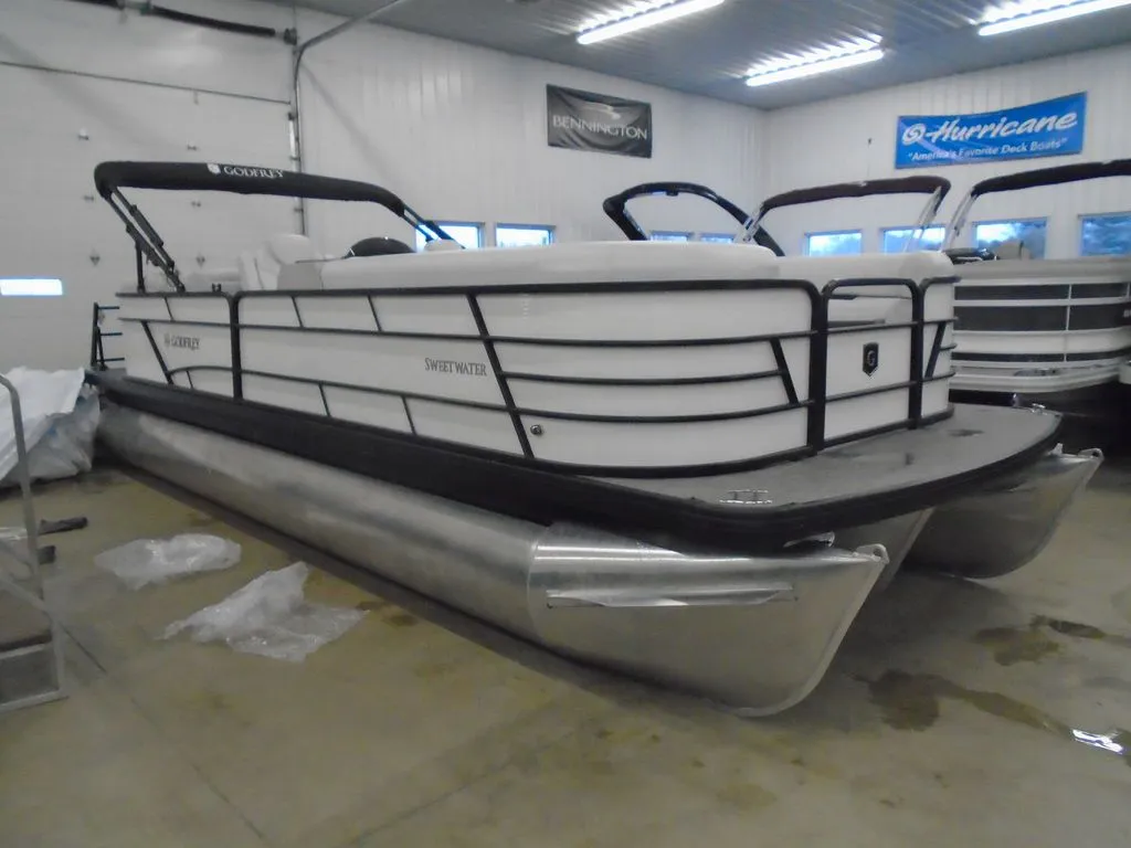 2023 Godfrey Pontoons Sweetwater 2486 C GTP 27 in. Center Tube in Syracuse, IN