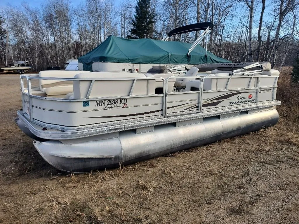 2006 Suntracker Party Barge 21