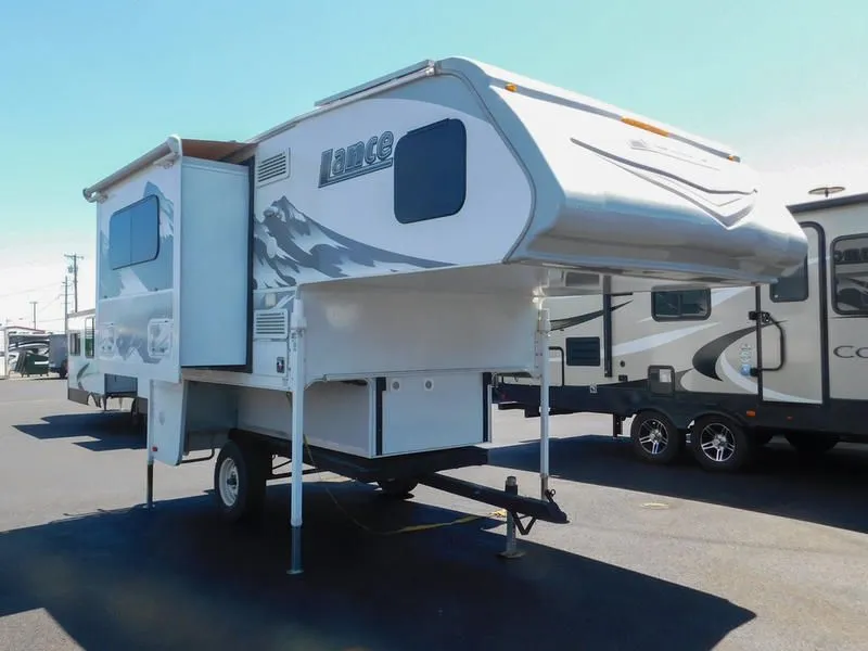 2020 Lance Truck Campers 6' Short Bed 855S