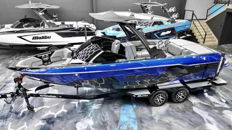 2021 Malibu Boats 25 LSV