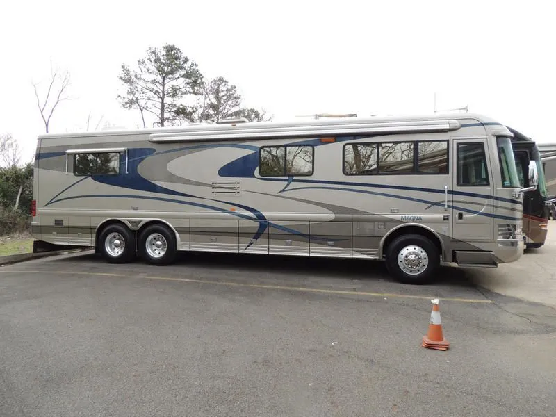 2003 Country Coach Magna 40' Haven