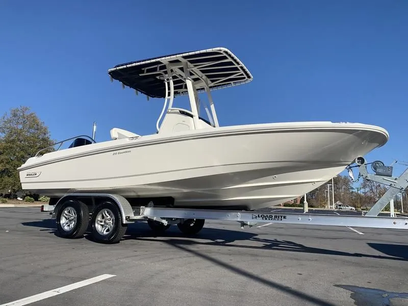 2014 Boston Whaler 210 Dauntless