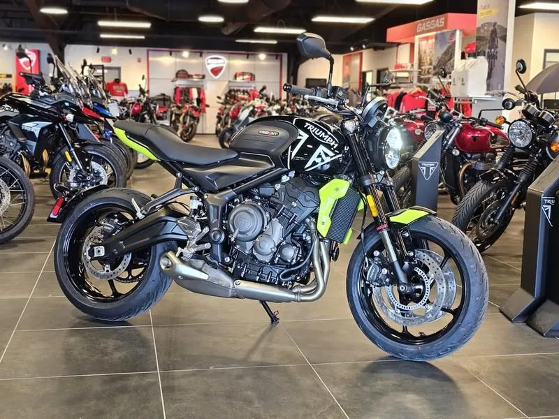 2024 Triumph Trident 660 Jet Black/Triumph Racing Yellow