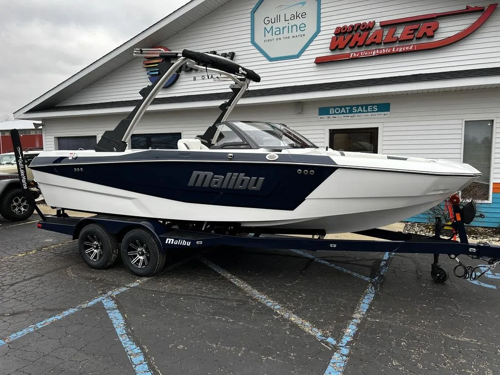 2024 Malibu Boats 21 LX-R