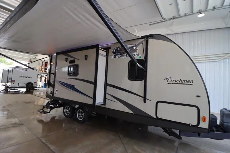 2015 Coachmen Freedom Express 233RBS