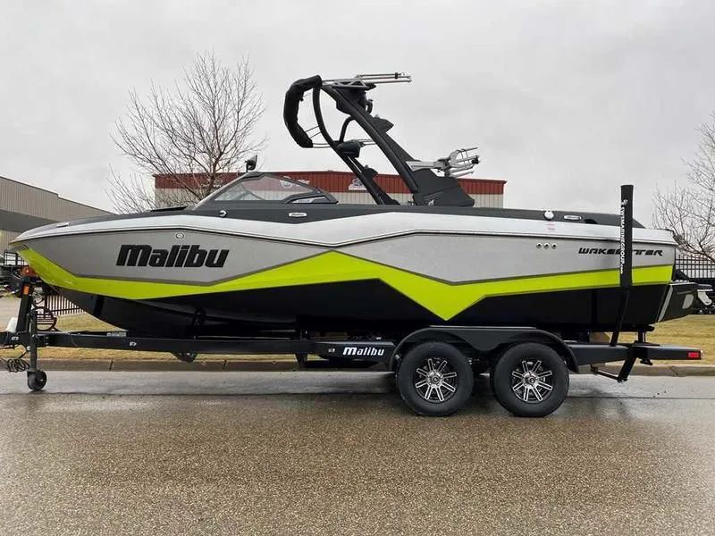 2024 Malibu Boats Wakesetter 22 LSV in Calgary, AB