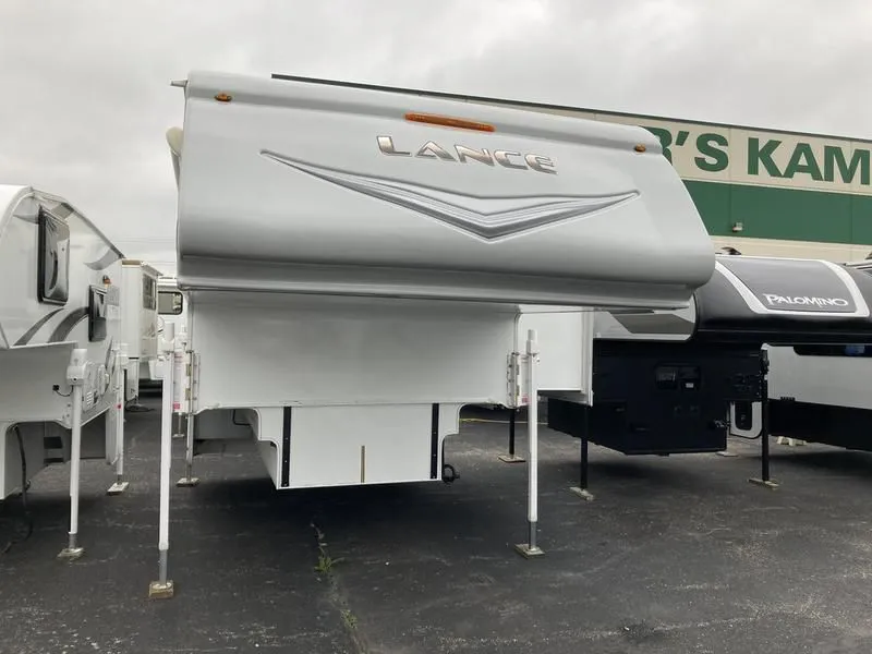 2020 Lance Truck Campers 8' Long Bed 975