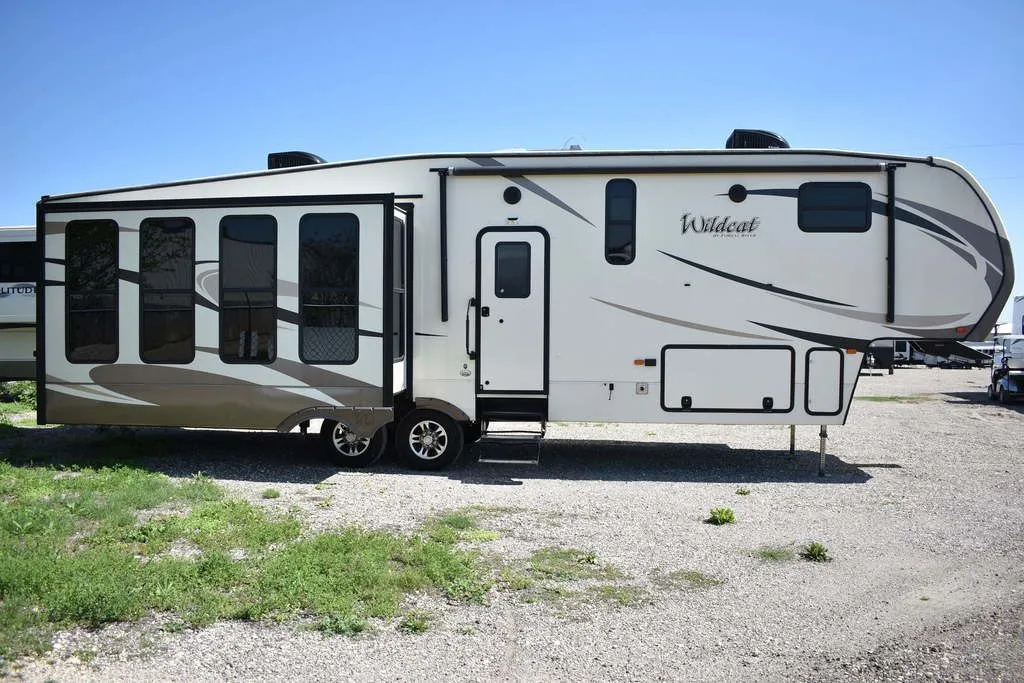2017 Forest River Wildcat 327RE