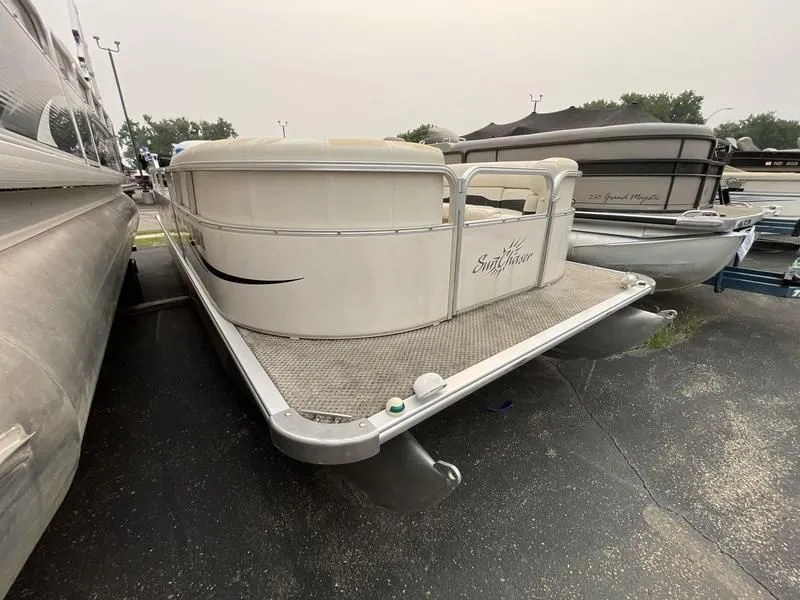 2007 Sylvan 22 SUNCHASER