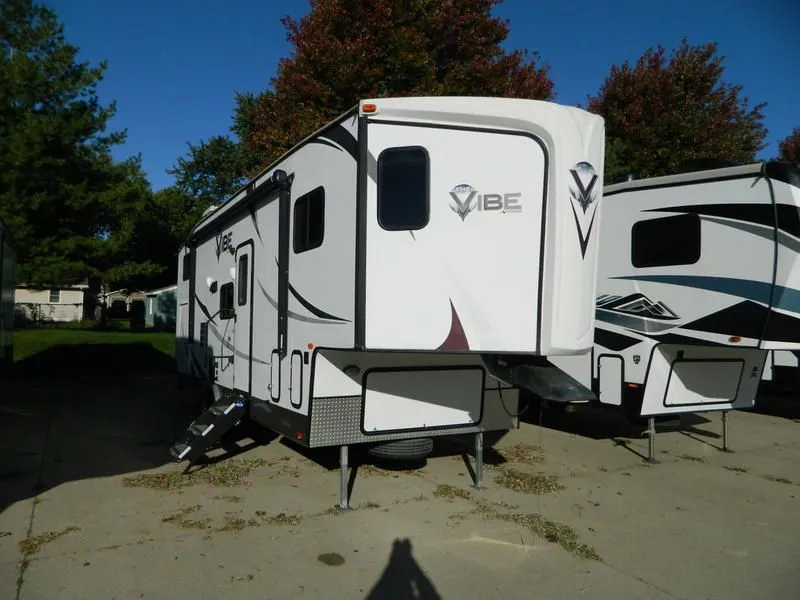 2014 Forest River Vibe 800 Series 827VBH5