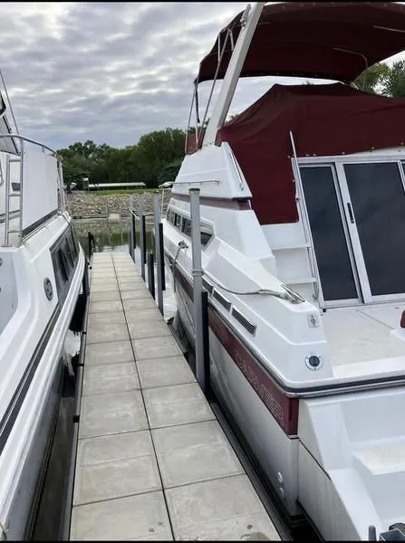 1990 Carver Yachts 380 Santego