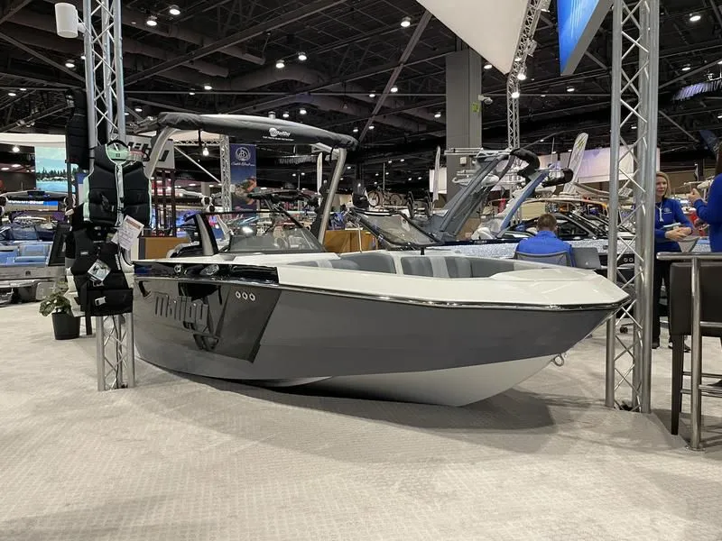 2024 Malibu Boats LX-r