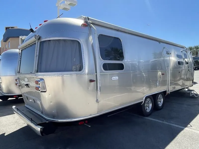 2023 Airstream Flying Cloud FLYING CLOUD 3ORBQ QUEEN