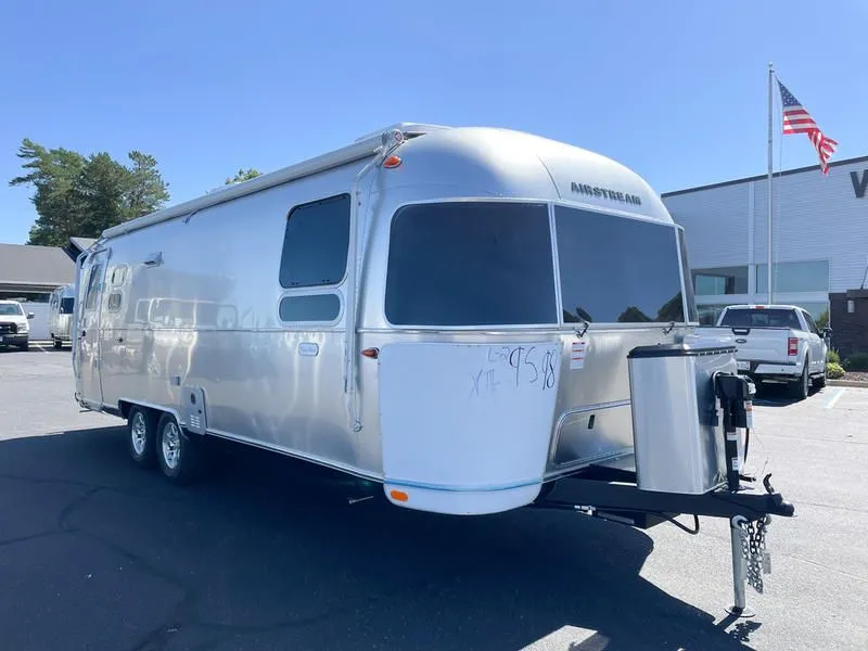 2024 Airstream Flying Cloud 27FB