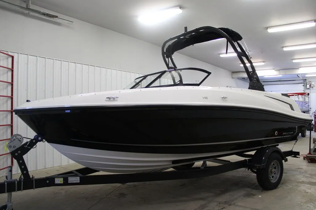 2023 Bayliner VR5 Bowrider in Virden, MB