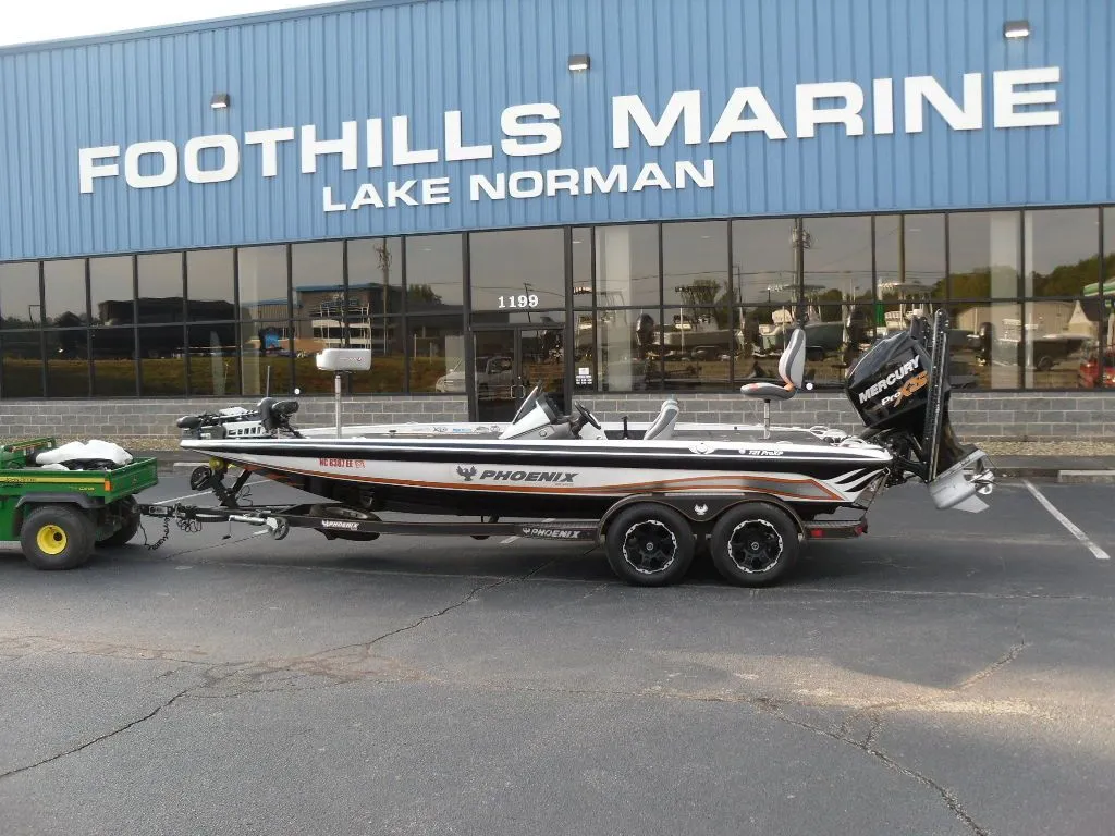 2017 Phoenix Bass Boats 721 ProXP