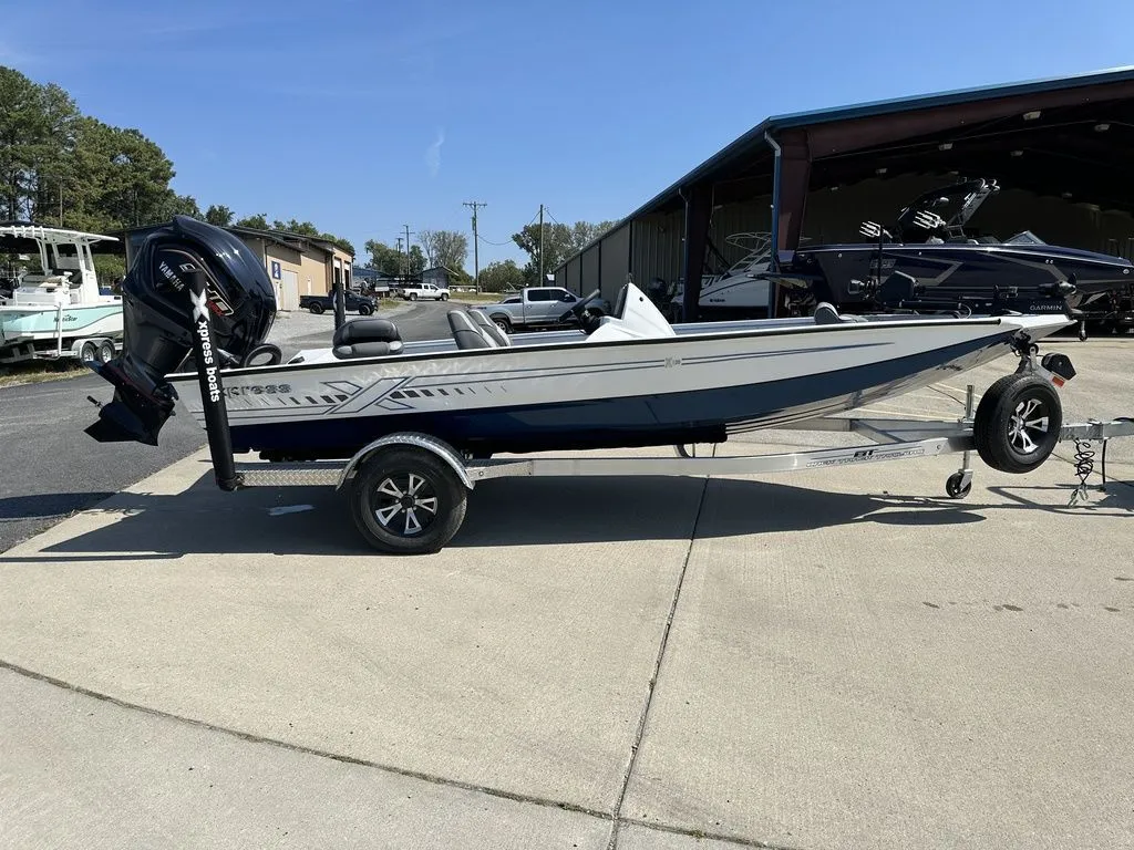 2023 Xpress Boats X19 Pro