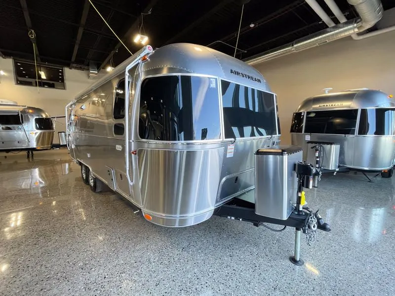 2024 Airstream Flying Cloud 25FB