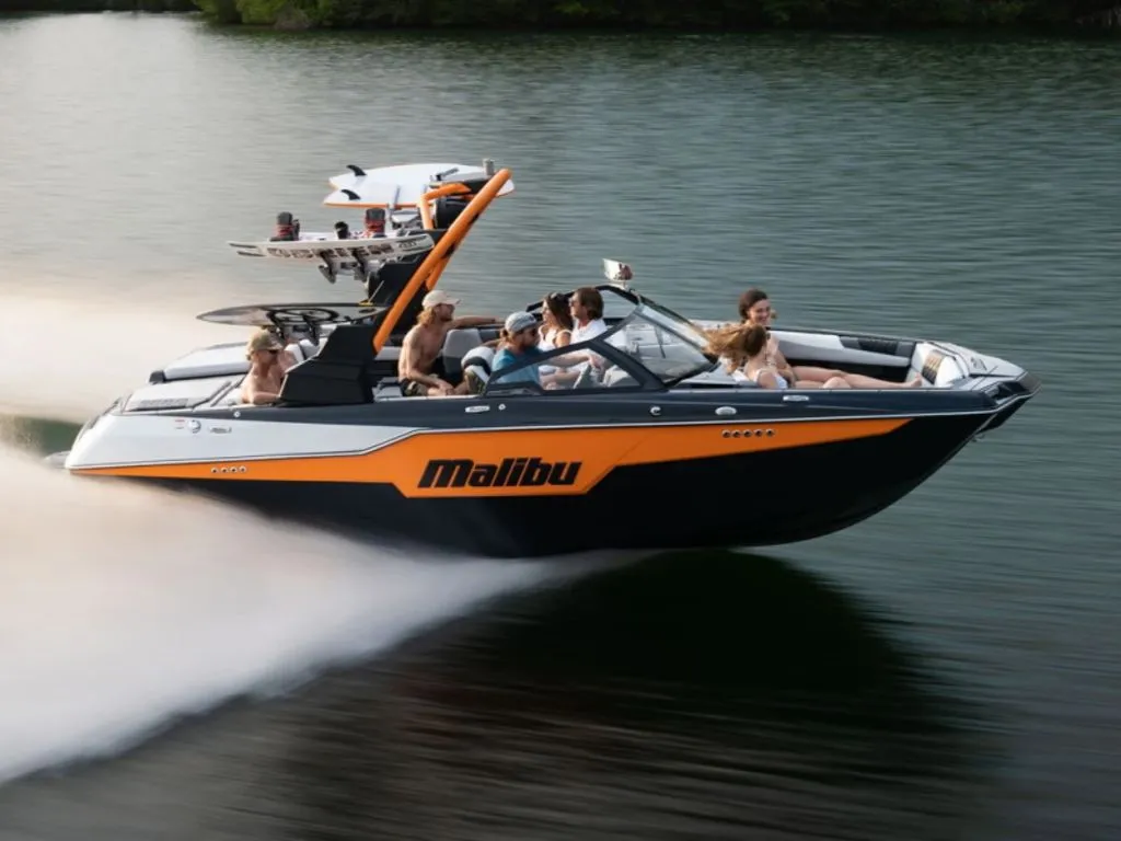 2024 Malibu Boats M220