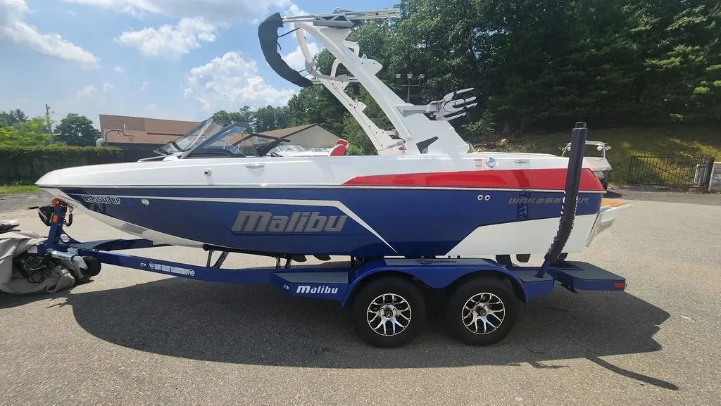 2021 Malibu Boats 20 VTX