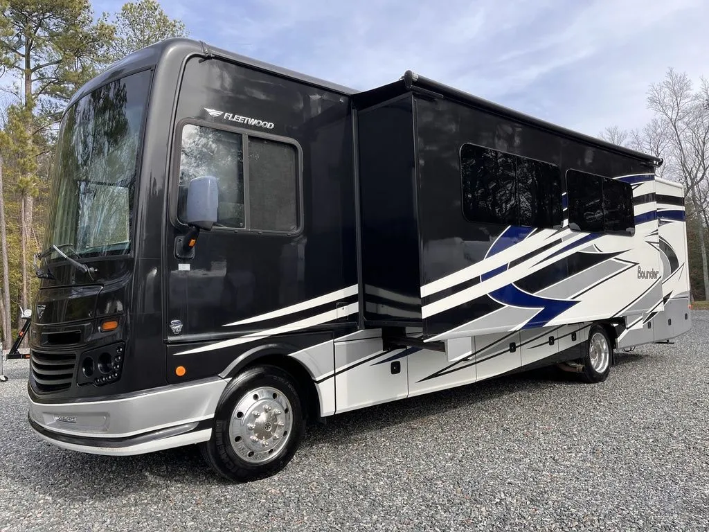 2018 Fleetwood Bounder 35K