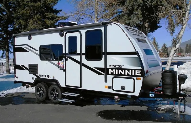 2023 Winnebago Micro Minnie 2108FBS