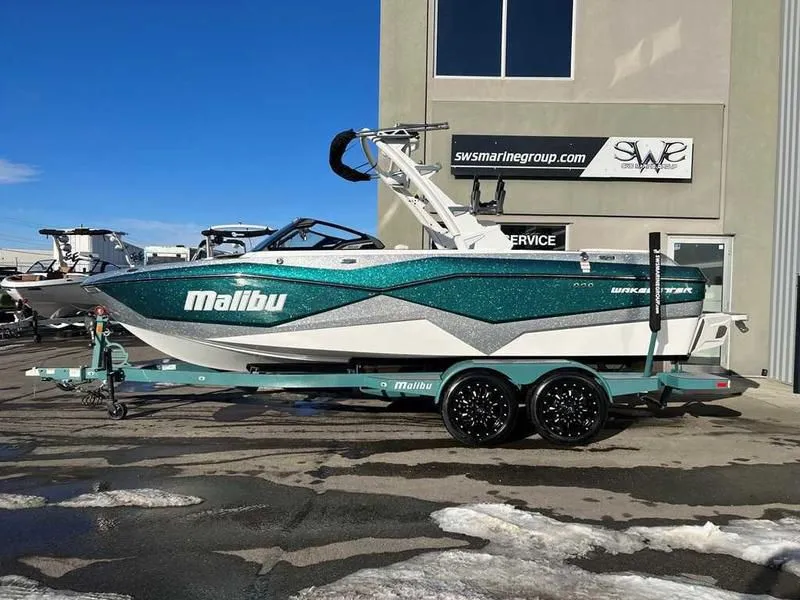2024 Malibu Boats Wakesetter 22 LSV in Calgary, AB