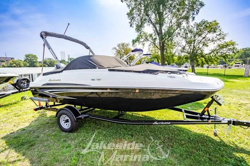 2023 Hurricane SunDeck 187 OB