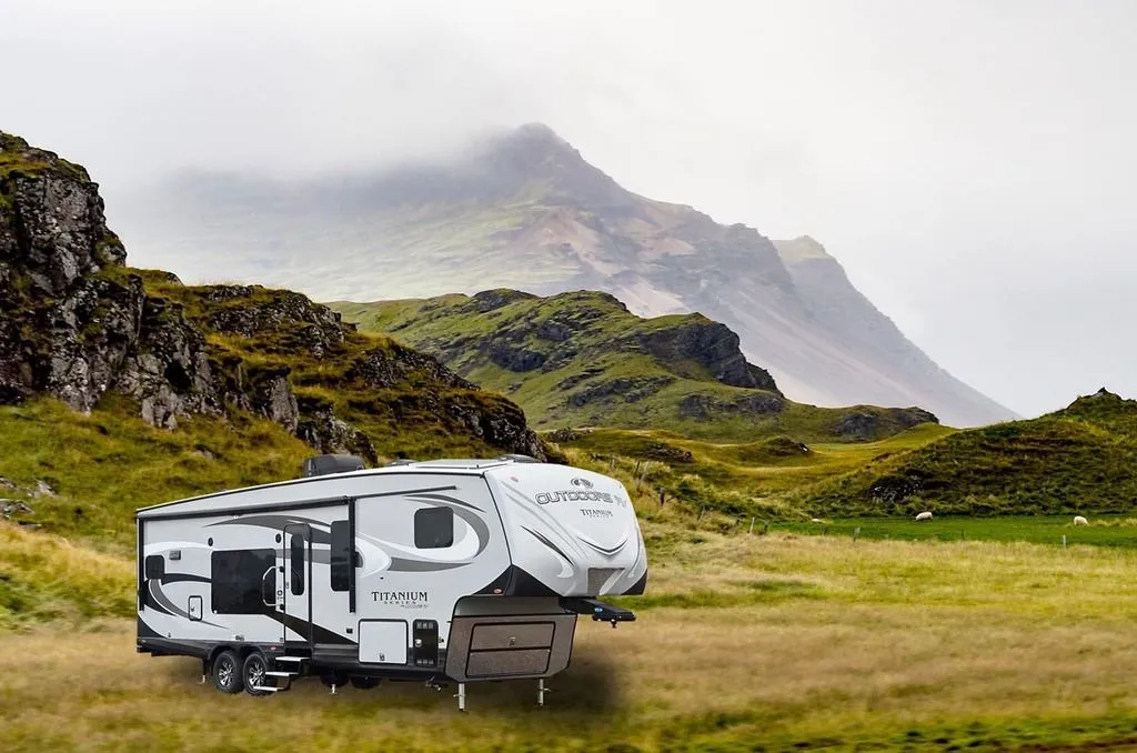 2023 Outdoors RV Glacier Peak F28RKS-TITANIUM