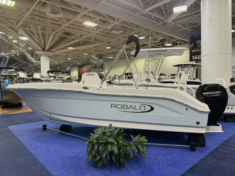 2024 Robalo R200