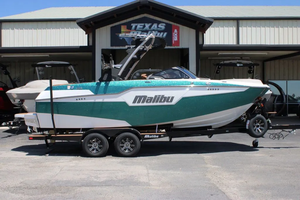 2024 Malibu Boats M220