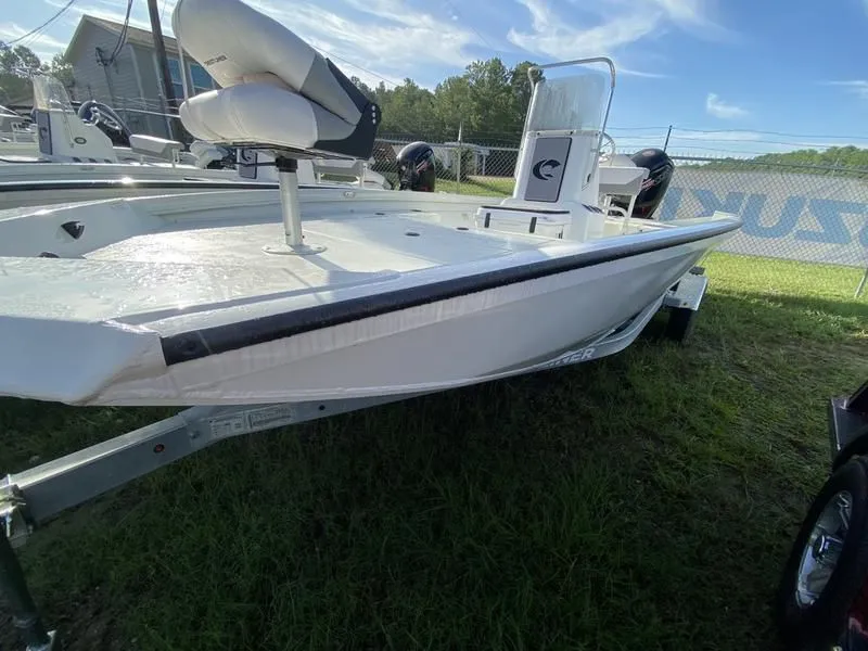 2023 Crestliner  2000 Bay