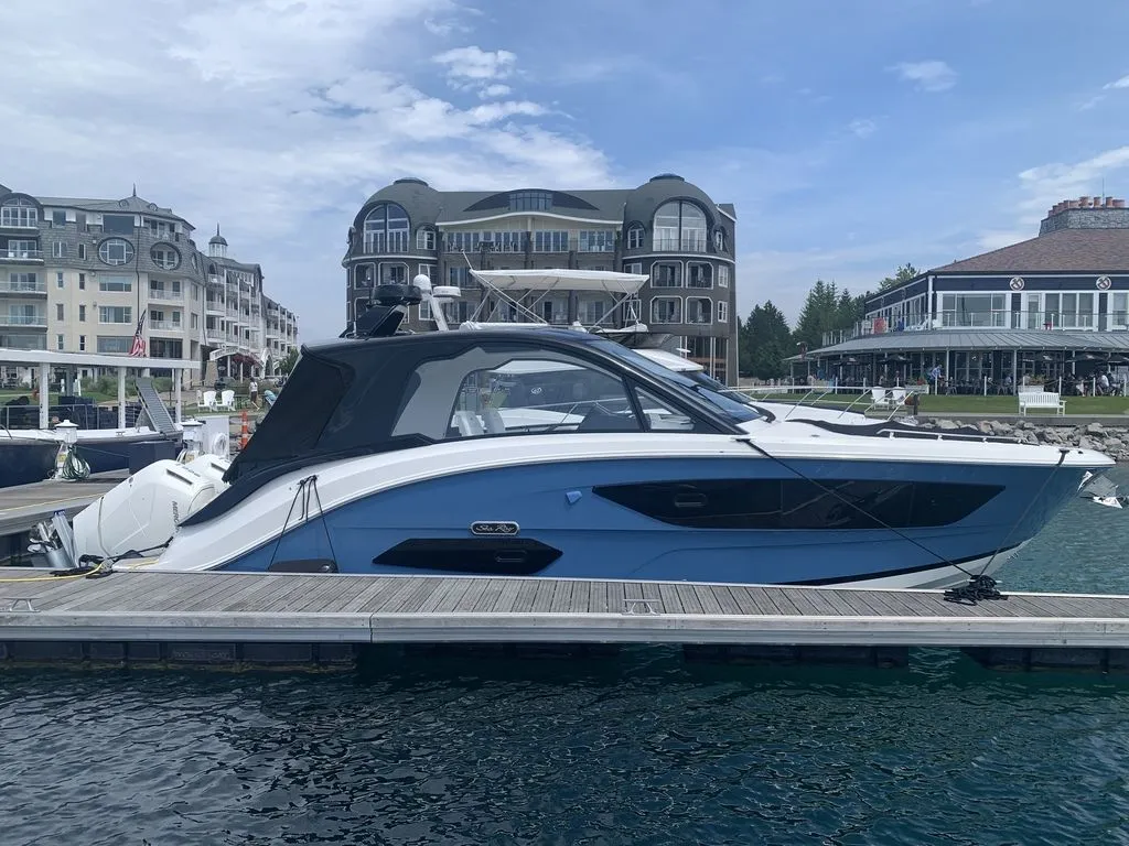 2023 Sea Ray Sundancer 370 Outboard in Traverse City, MI