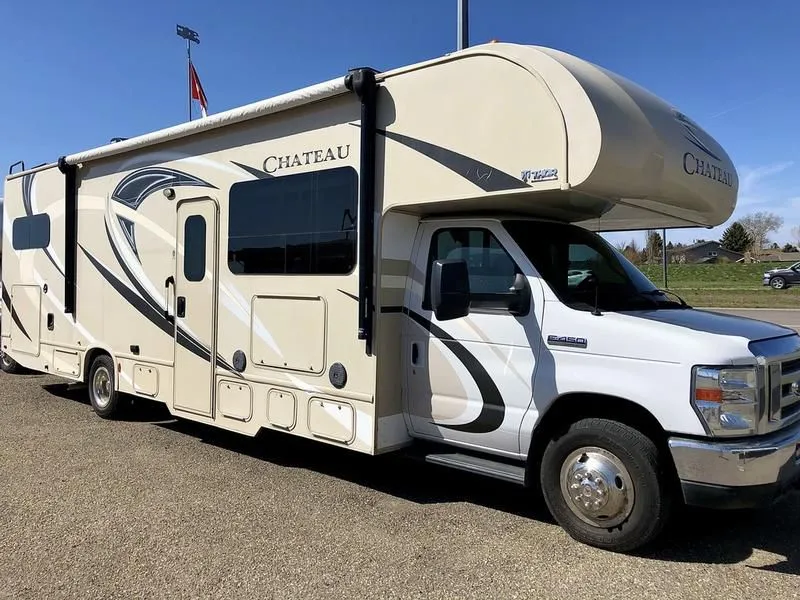 2017 Thor Motor Coach  Chateau 31W Ford