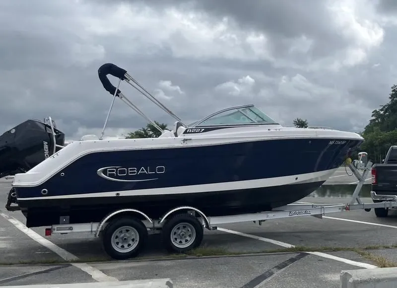 2021 Robalo R227 in Hingham, MA